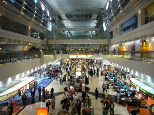 空港出発ロビー