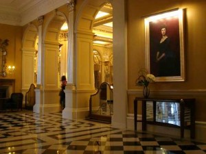 最終日のクラリッジのロビー