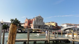 駅前のヴァポレット乗り場