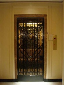 Clardge's エレベータ