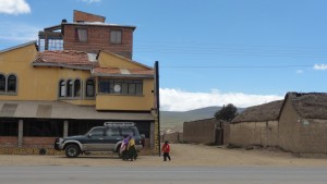 土壁の街並み。トイレ屋さんもこんな街路の一角にあった。