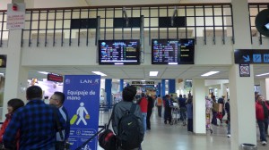 入国と比べるとぐっときれいな、出国ロビー。