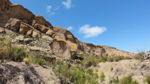 奇岩の山。大きな岩がごろごろしてて怖い。